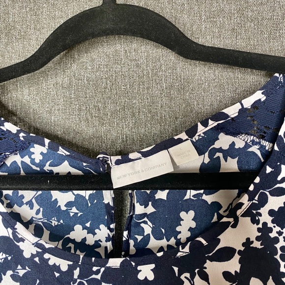 Navy floral blouse - Picture 2 of 3